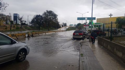 Registran encharcamientos vialidades en la ciudad por lluvias