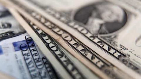 Peso reporta su mayor alza semanal ante el dólar en 25 años