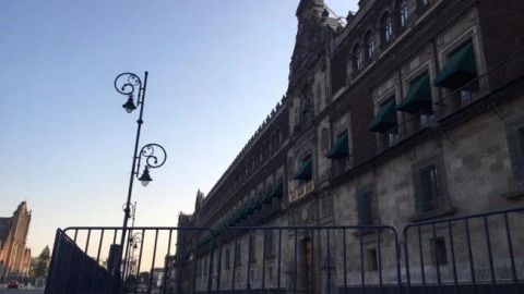 Colocan vallas metálicas en Palacio Nacional por Covid-19