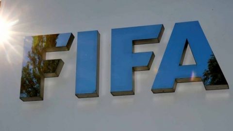 FIFA analiza realizar un tercer mercado de fichajes