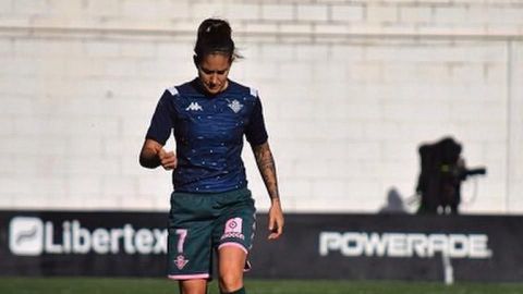 De futbolista a médico, Ana Romero se une a lucha contra el Covid-19