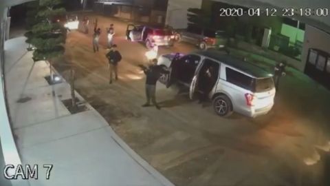 VIDEO: Comando armado ''rafaguea'' casa de ex agente de la policía municipal