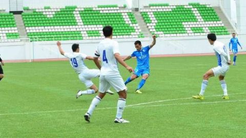 Vuelve el futbol a Turkmenistán, país donde prohíben decir Covid-19