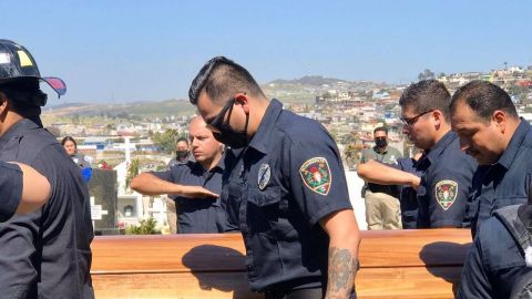 Despiden con honores a bombero de Ensenada