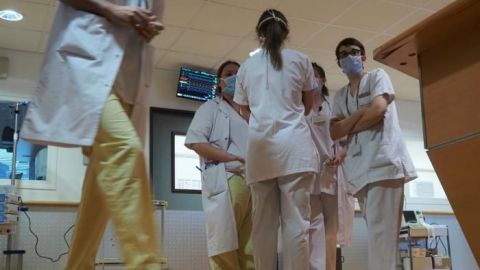 ''Estudiantes de medicina siguen atendiendo a pacientes con Covid-19''