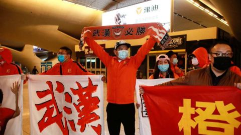 Jugadores del Wuhan vuelven a casa luego de tres meses de ausencia