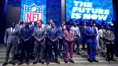 NFL le dice a los jugadores cómo deben vestir en el Draft