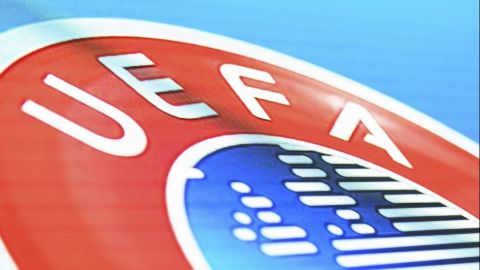 La UEFA recomienda terminar ligas a sus 55 federaciones