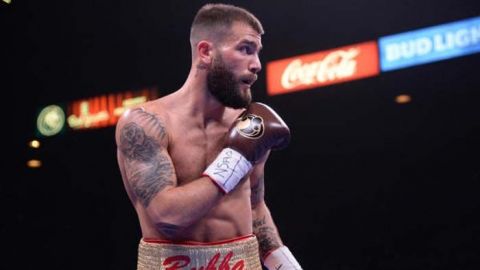 Caleb Plant levanta la mano para enfrentar al ‘Canelo’