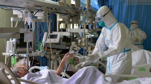 Piden no llenar todos los hospitales con personas contagiadas de COVID-19