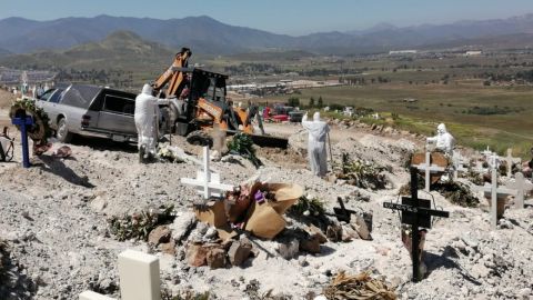 Siguen enterrando difuntos por COVID-19 en Tijuana