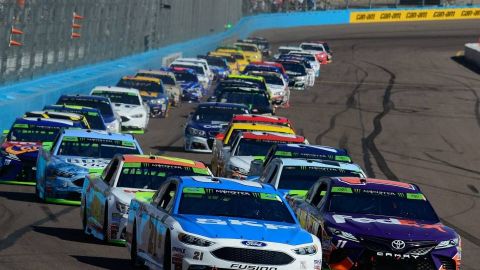 NASCAR regresa a la actividad en mayo a puerta cerrada