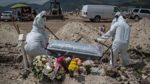 Cifra de muertos por COVID-19 sube a 900 en Ecuador, con 24.934 contagiados