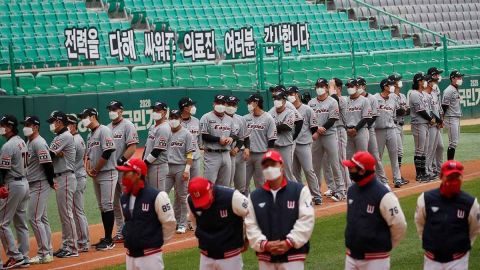 Con medidas drásticas, inició el beisbol en Corea del Sur