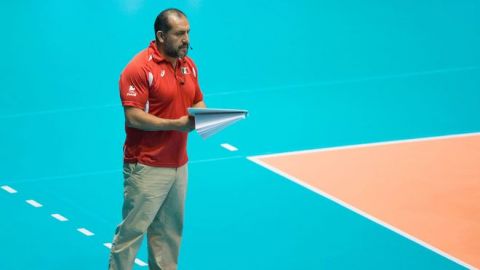 Coach de selección mexicana de voleibol, internado por Covid