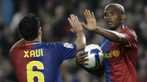 Antes de que se retire Messi, dirige a Barcelona, pide Eto'o a Xavi