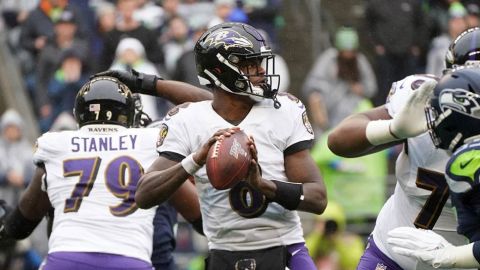 Ravens renuevan línea ofensiva y buscan proteger a Jackson
