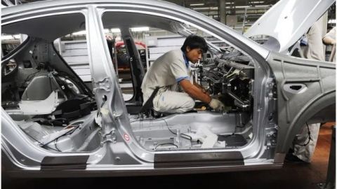 Industria automotriz en EU pide abrir plantas en México el 12 de mayo