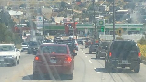 FOTOS: Trafico intenso en la carretera Rosarito- Tijuana, a pesar del COVID19