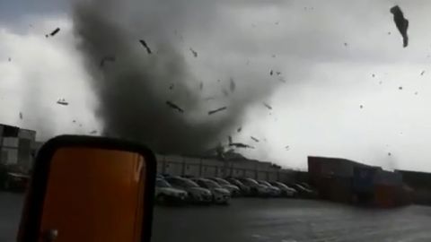 VIDEO: Fallecen dos por tornado en Nuevo León; también hay 5 heridos
