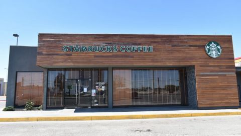 Starbucks positivo en Covid-19 y continúa abierto