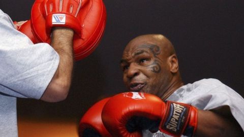 Tyson luce aún temible, pero no debe boxear