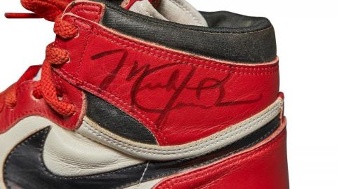 Subastarán tenis Nike firmados por MJ en 1985