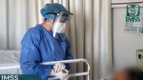 VIDEO: Enfermera le canta a sus pacientes como terapia para el dolor