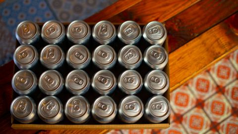 Sacan a la venta cerveza Mamut en lata