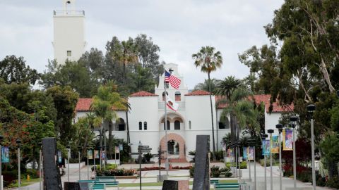 Universidades estatales de California estudiarán en línea este otoño 2020