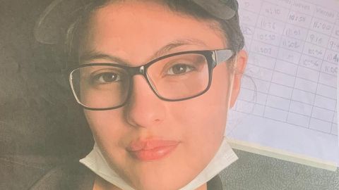 Menor de edad desapareció con adulto; la buscan