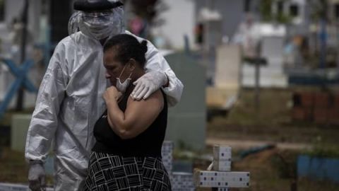 Muertos por Covid-19 superan los 300 mil en todo el mundo