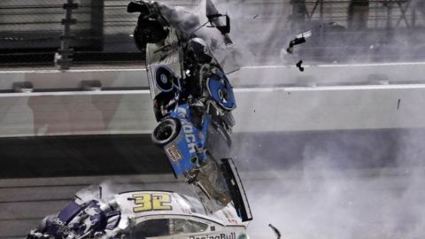 Newman quiere volver a NASCAR, tras escalofriante accidente