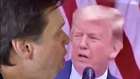 VIDEO: Jim Carrey le ''tose en la cara'' a Donald Trump