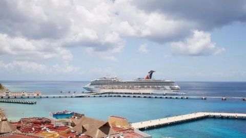 Llega a Cozumel crucero Carnival con 76 mexicanos repatriados