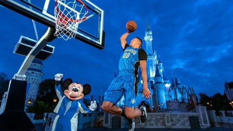 NBA estudia jugar en la sede de Disney World