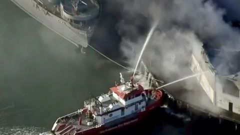 Se registra incendio en histórico muelle 45 de San Francisco