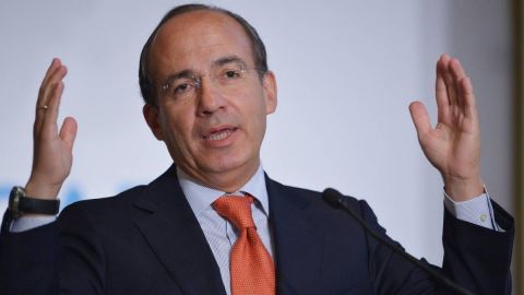 Felipe Calderón protesta por posible mudanza de Monarcas