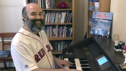Pianista de Red Sox siente el beisbol desde casa