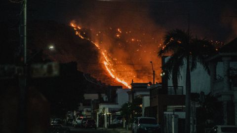 FOTOS: Voraz incendio en el Cerro del Bachoco