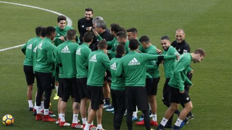 Clubes españoles realizarán entrenamientos colectivos desde el lunes