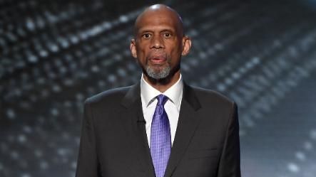 El racismo está en todas partes, advierte Kareem Abdul-Jabbar