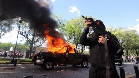 🔴EN VIVO|Ingresan a Palacio de Gobierno de Jalisco, queman patrullas | Giovanni
