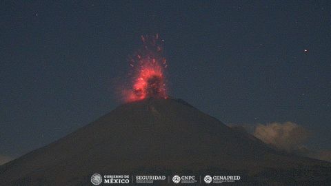 VIDEO: Registra el Popocatepetl una explosión y lanzamiento de cenizas