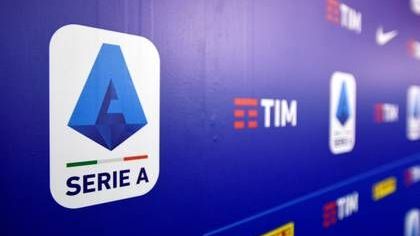 Federación italiana aprueba cinco sustituciones para el retorno del fútbol