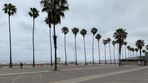 Estacionamientos en la playa reabrirán el martes en San Diego