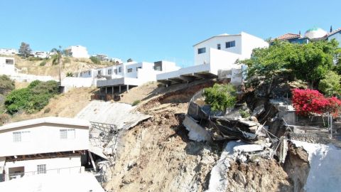 Casas en riesgo por derrumbe en Laderas de Monterrey