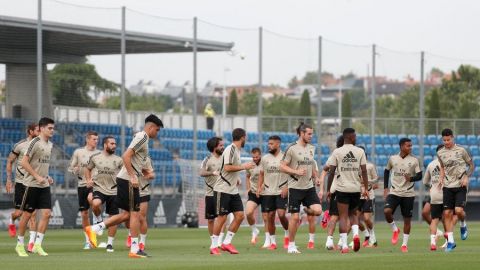 Bale vuelve con el grupo en el primer entrenamiento de la semana