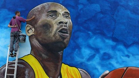 Con mural gigante honran a Kobe Bryant en Bosnia