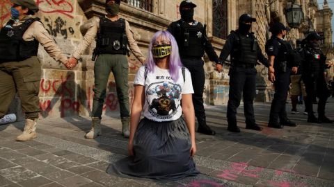 Disturbios y destrozos en protesta por violencia policial en Ciudad de México